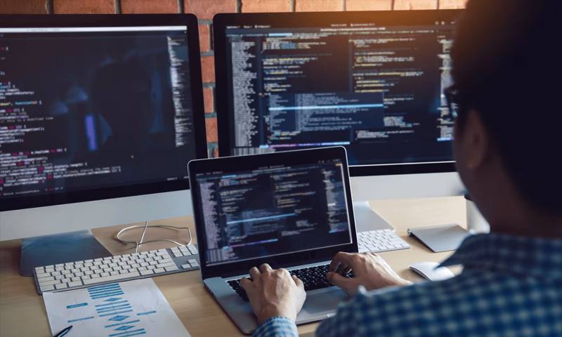 数据科学选型：R与Python如何赋能清新区网站建设？